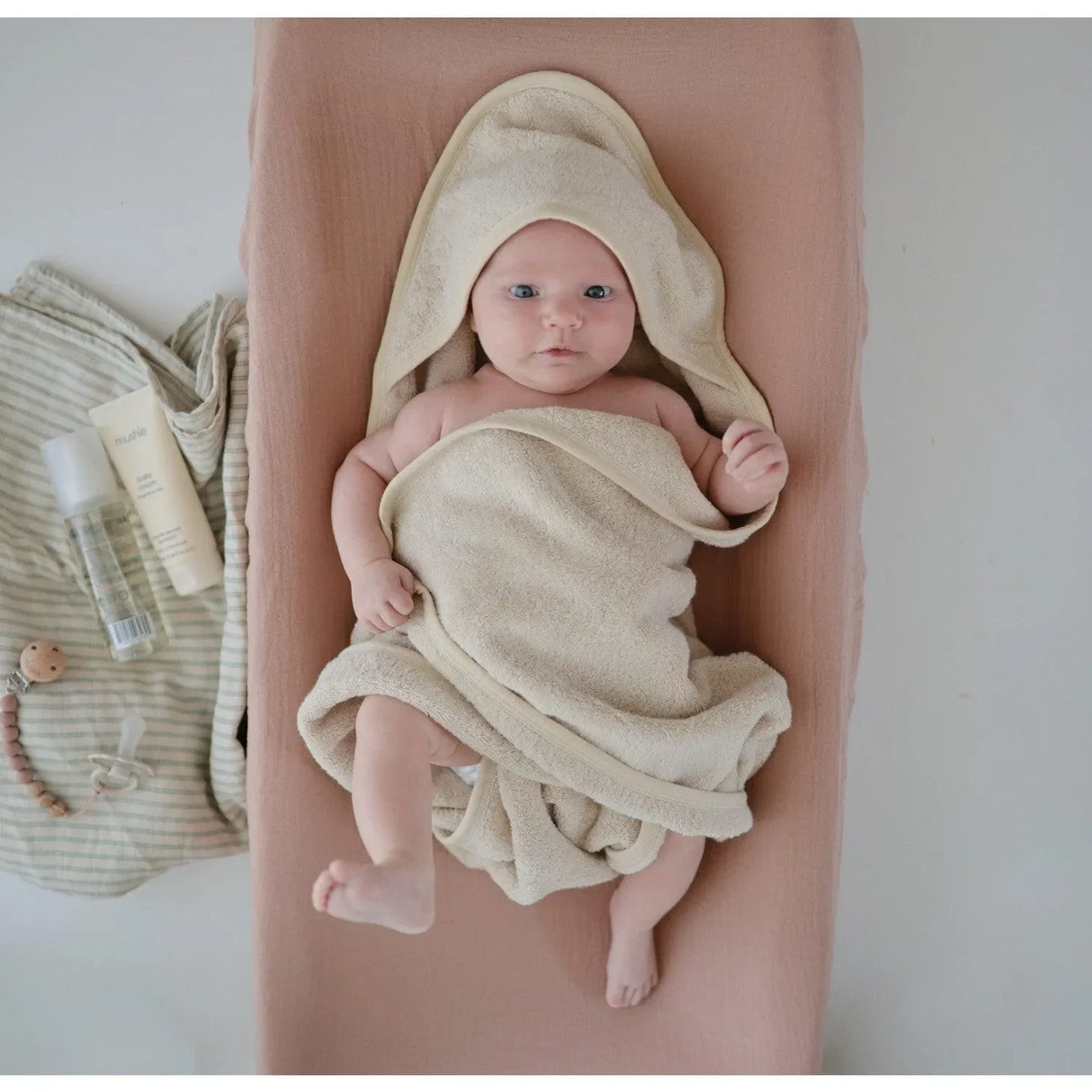 MUSHIE Baby Badetuch mit Kapuze