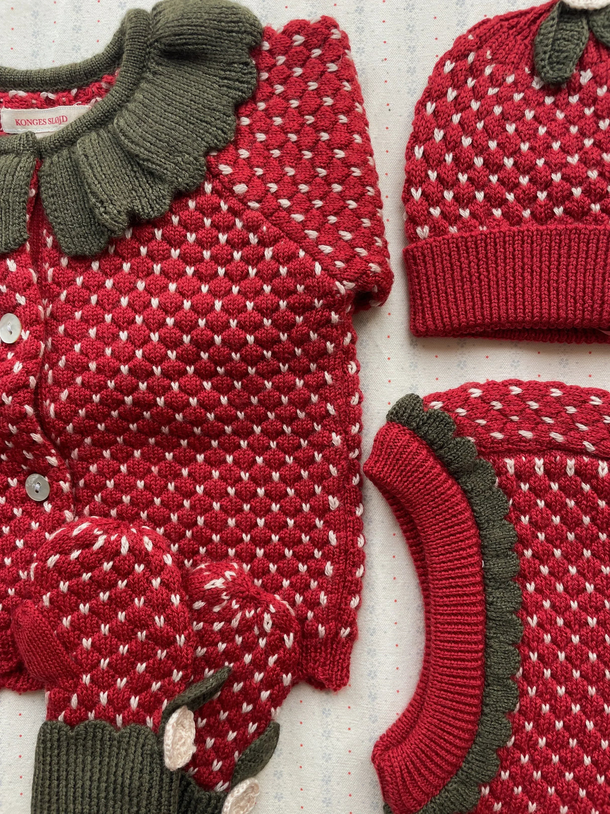 Konges Sløjd Erdbeer-Strickjacke