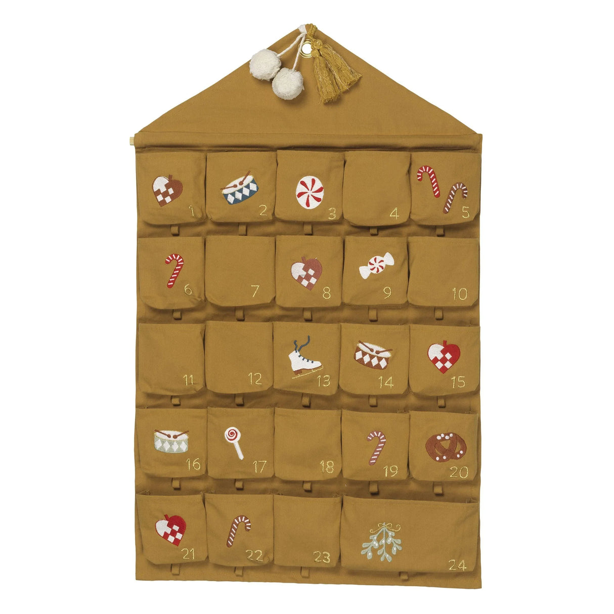 Adventskalender aus Stoff in Ocker mit 24 nummerierten Taschen, dekoriert mit Weihnachtsmotiven.