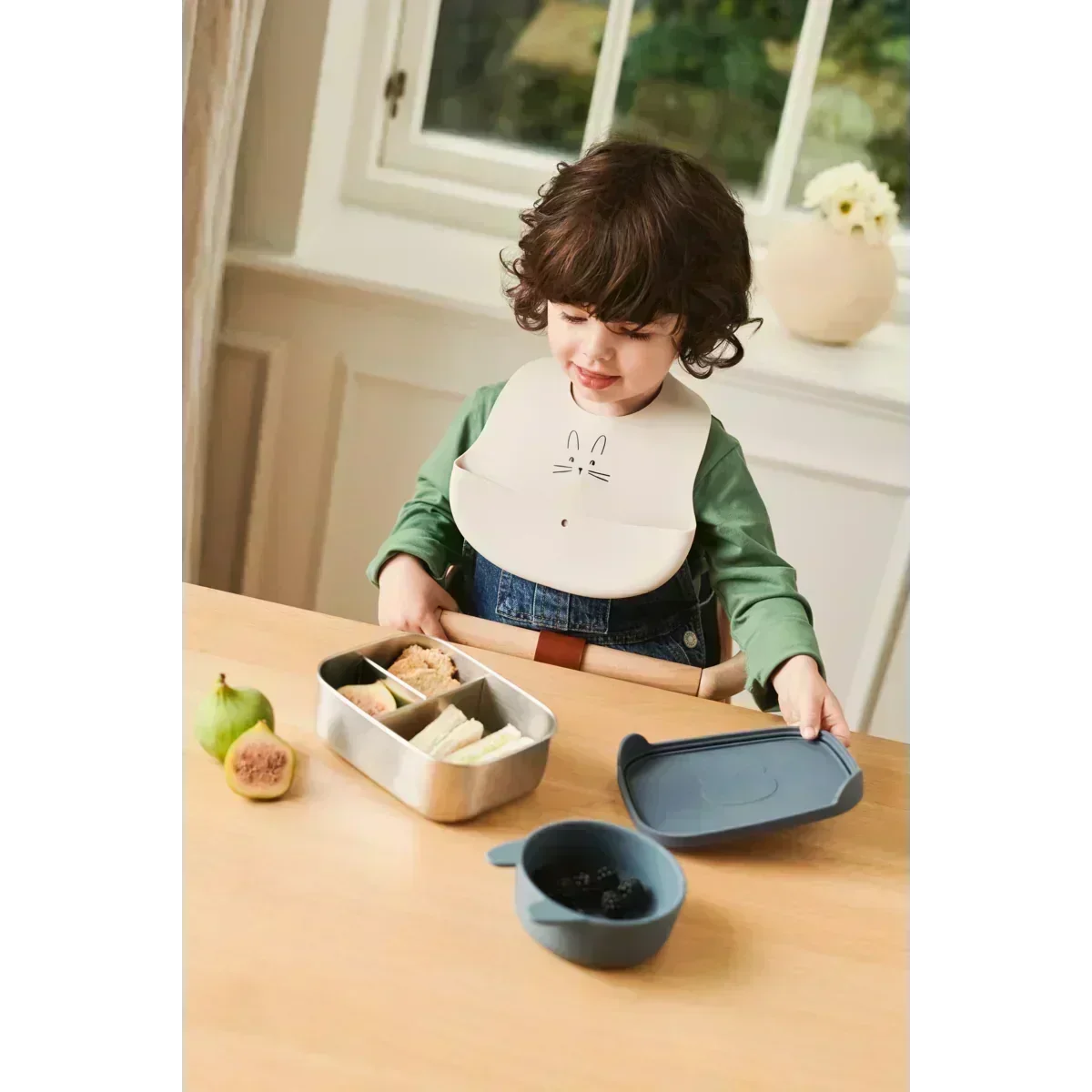 LIEWOOD Kinder Brotdose Edelstahl mit Silikondeckel Arthur "Aviator / Ecru"