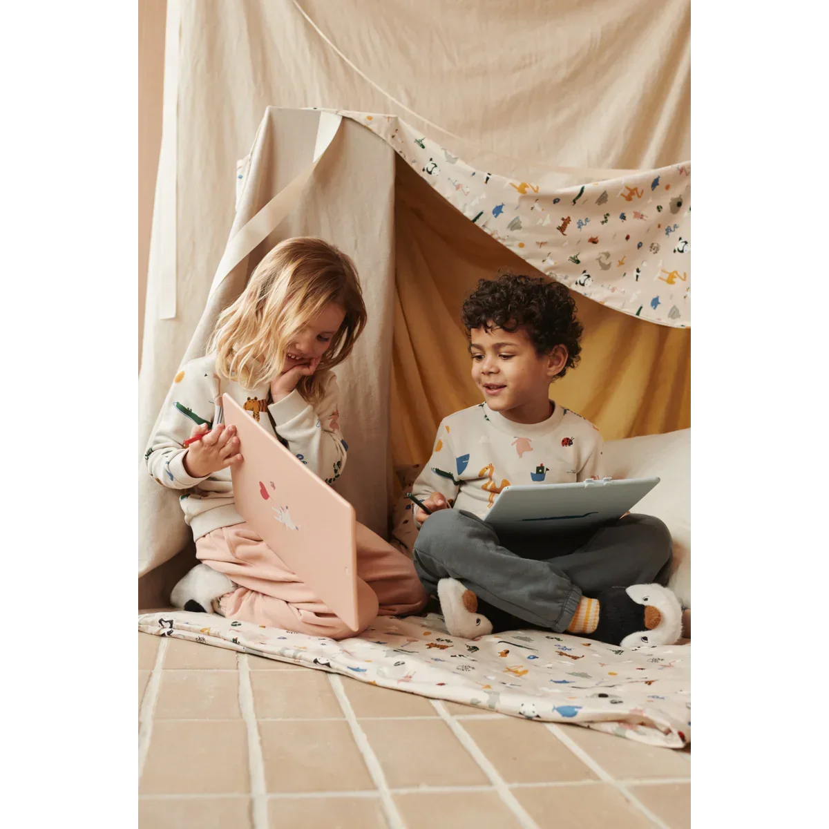 LIEWOOD Thora Bedrucktes Sweatshirt "Around the world / Sandy"