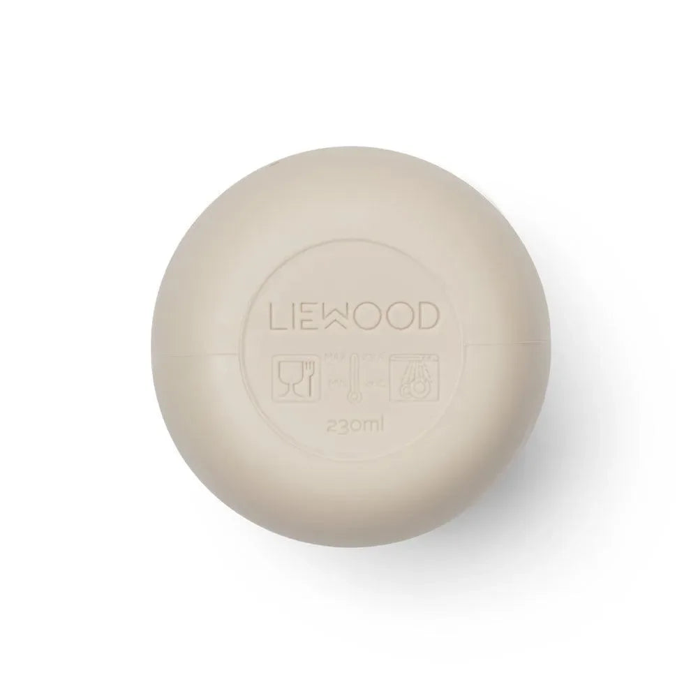 Beige Kinder Trinklerntasse aus Silikon, Aufsicht, 230ml Fassungsvermögen, Liewood Gravur