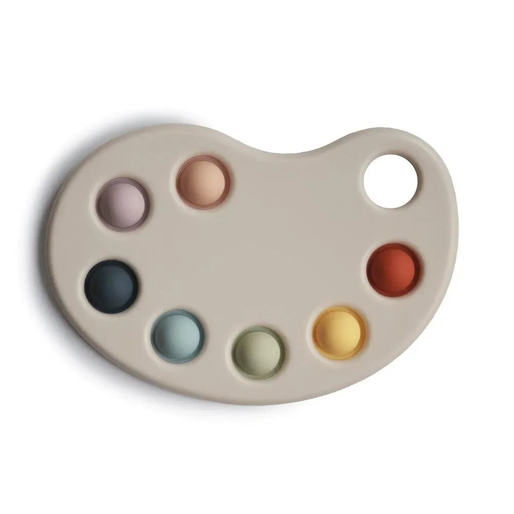 Bunte Silikon-Malpalette als sensorisches Babyspielzeug, regenbogenfarbig, auf weißem Hintergrund