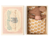 Maileg Schläfrige Babymaus in Streichholzschachtel – Rose