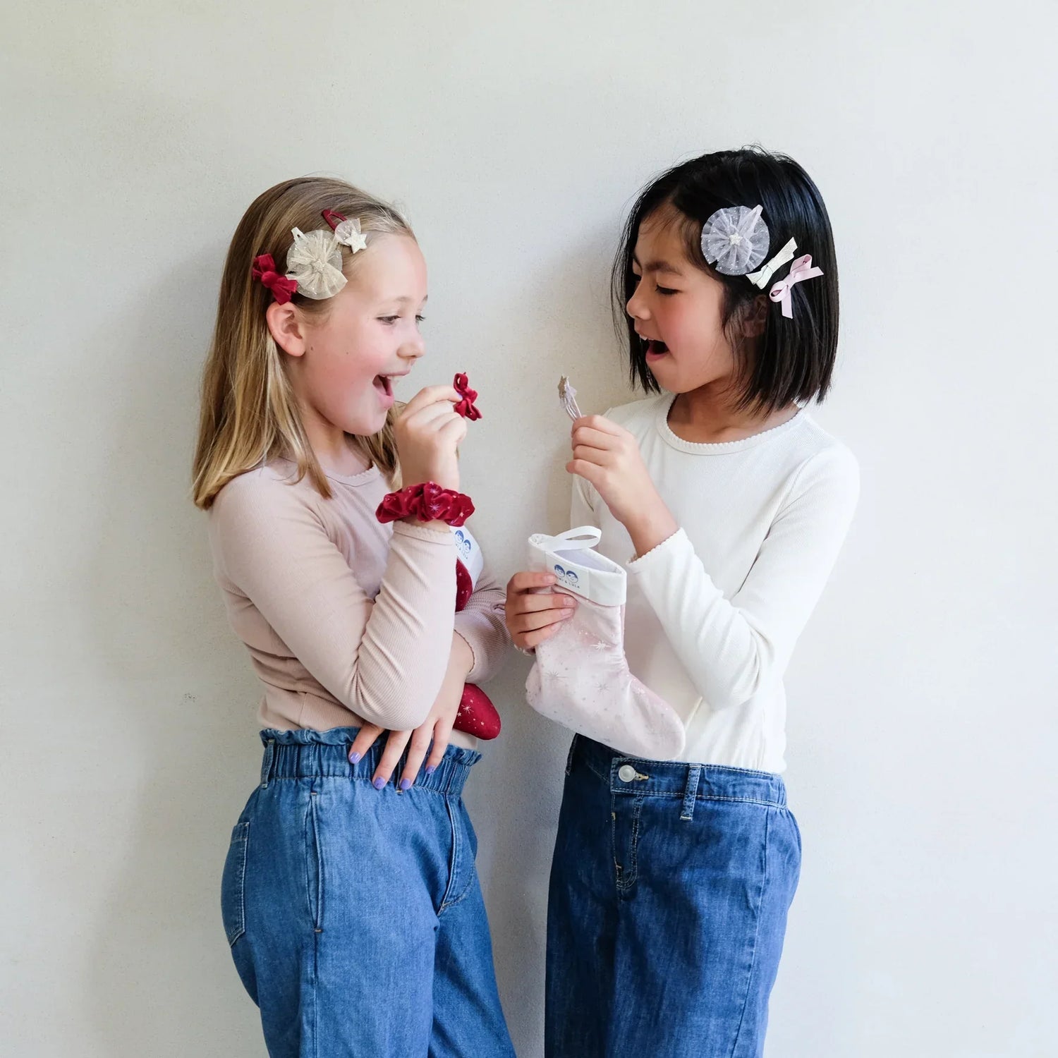 MIMI & LULA Gefüllter Weihnachtsstrumpf – Burgunder