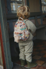 Juno Mini-Rucksack Like Cats And Dogs von Konges Sløjd in einer Lifestyleaufnahme