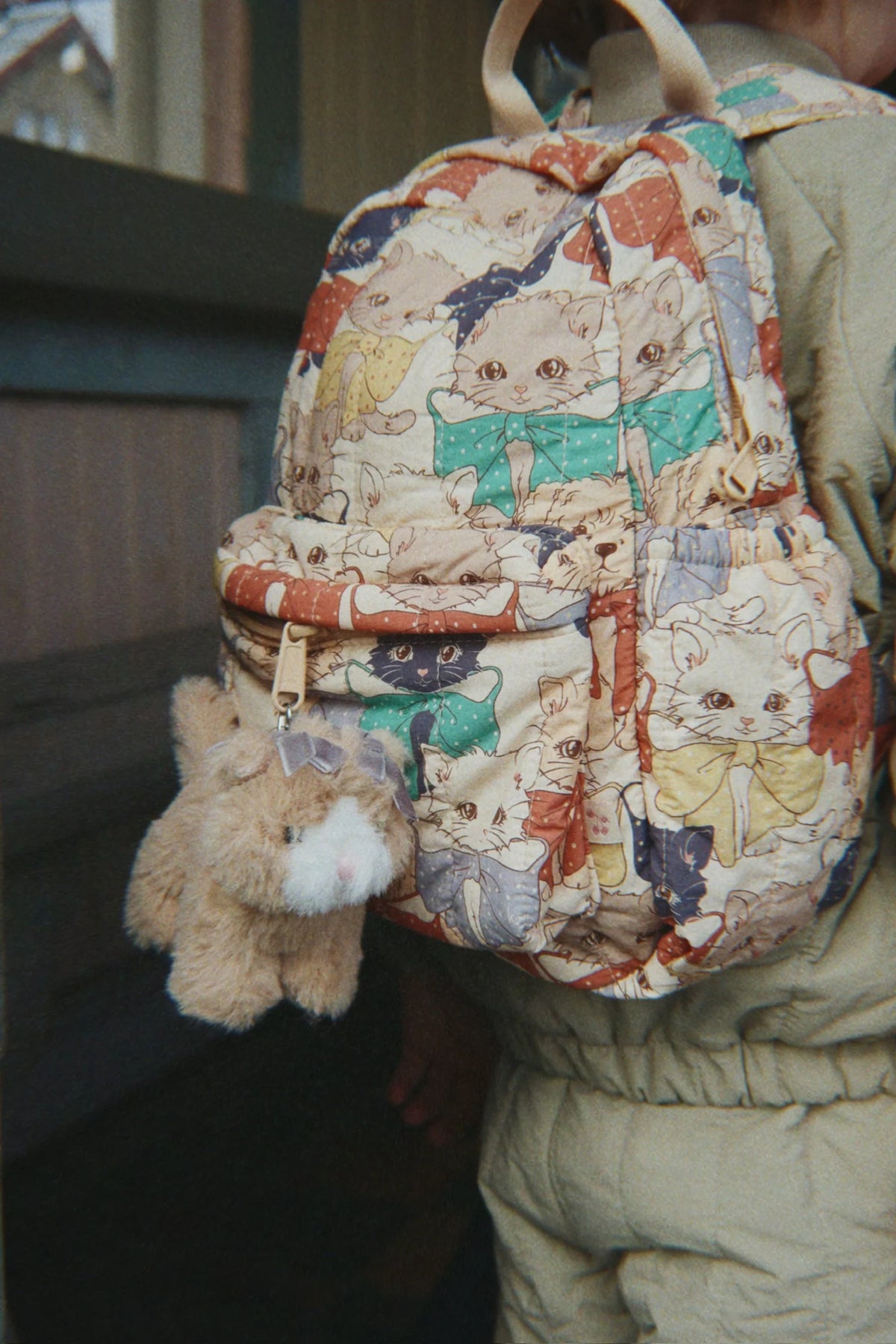 Konges Sløjd Kinderrucksack Like Cats And Dogs – Lifestyleansicht