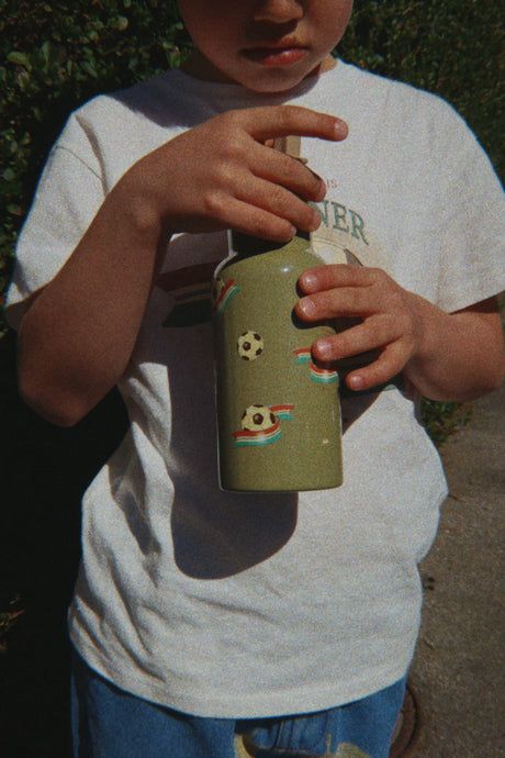 Konges Sløjd Thermo Trinkflasche für Kinder – 350 ml "Green/kick it"