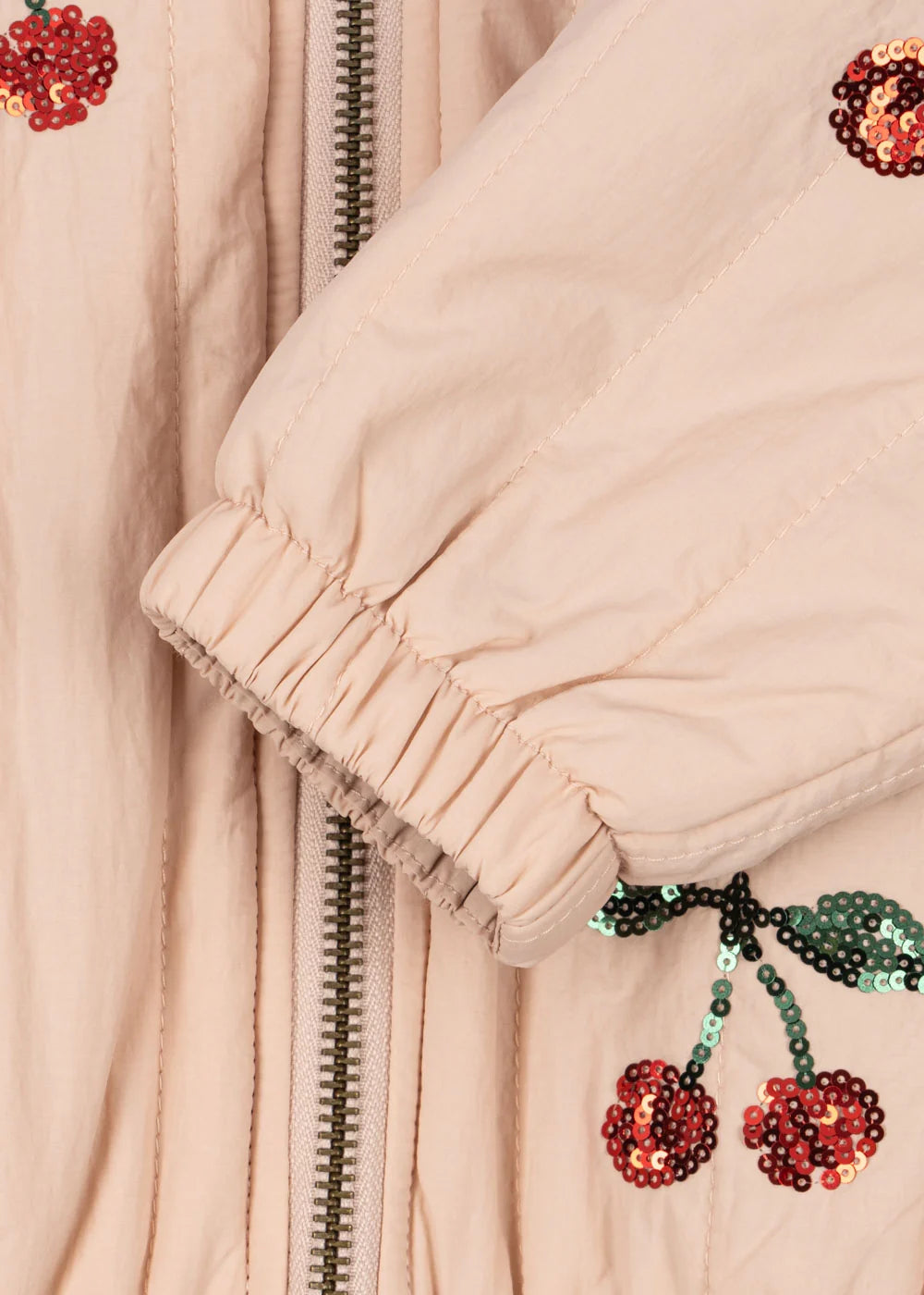 Konges Sløjd Juno Pailletten-Bomberjacke Cameo Rose – Detailansicht
