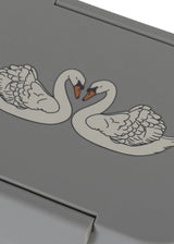 Konges Sløjd Brotdose Swan Blue – Lunchbox Detail