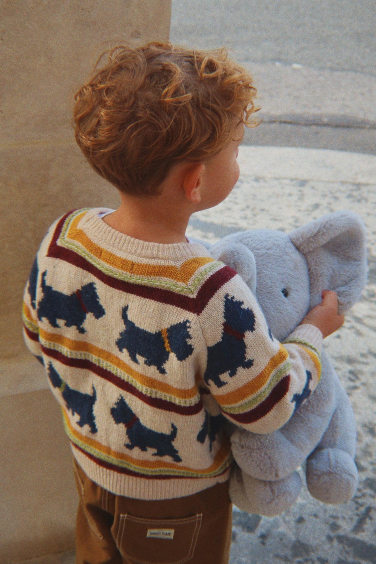 Konges Sløjd Belou Strickpullover „Piccolo Scottie“ – getragen